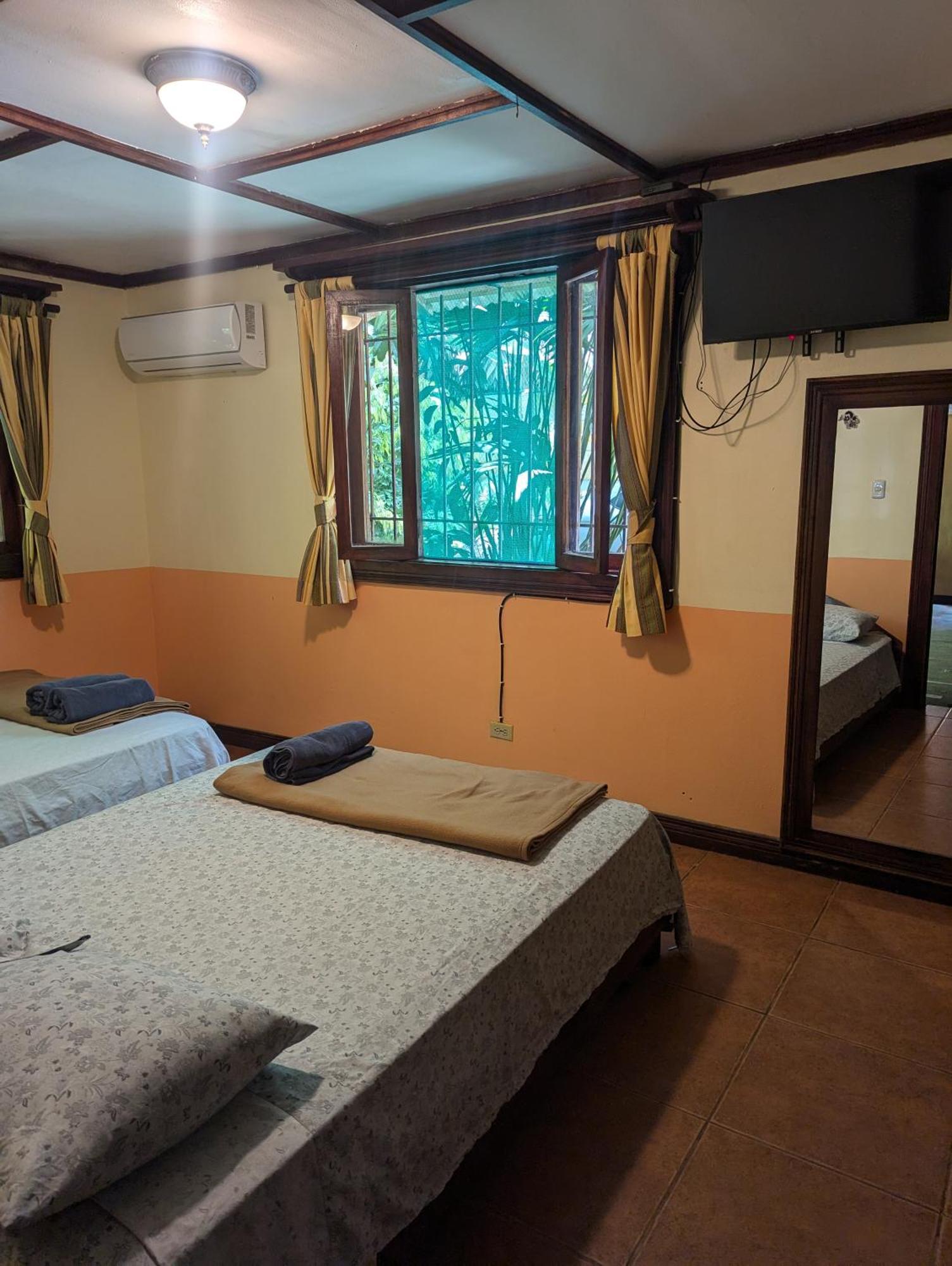 Tasty Dayz Hostel Puerto Viejo de Talamanca Екстериор снимка