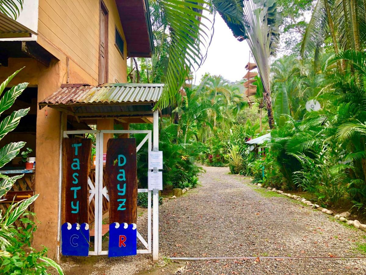Tasty Dayz Hostel Puerto Viejo de Talamanca Екстериор снимка